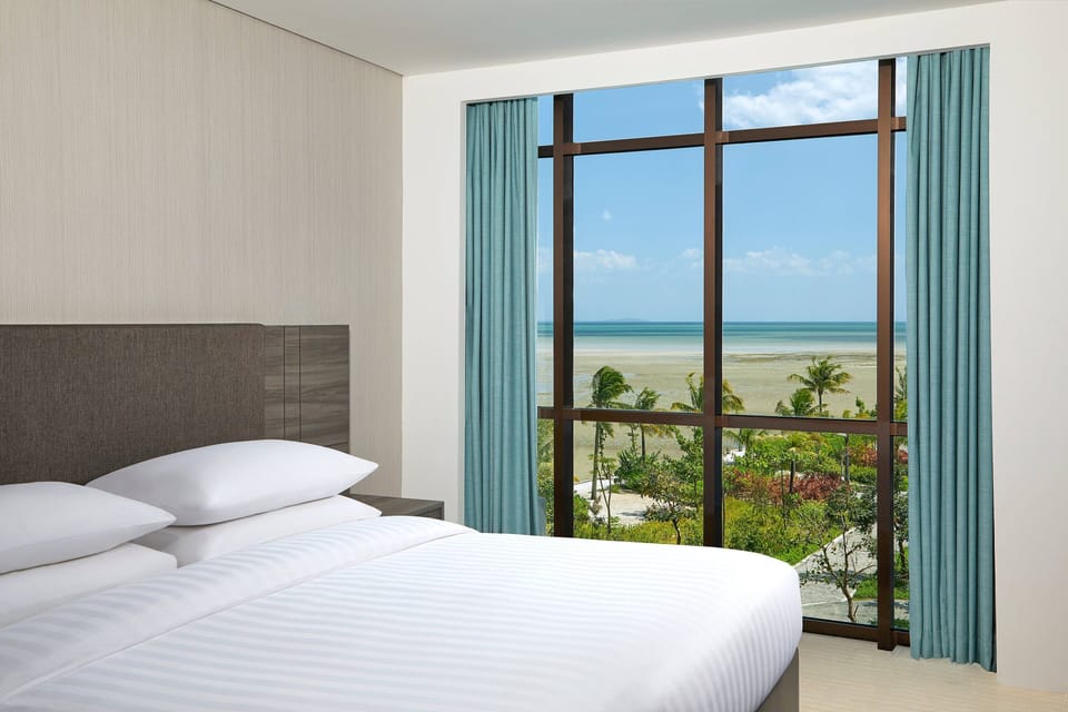Junior Suite, 1 King Bed | 1 bedroom, premium bedding, minibar, in-room safe