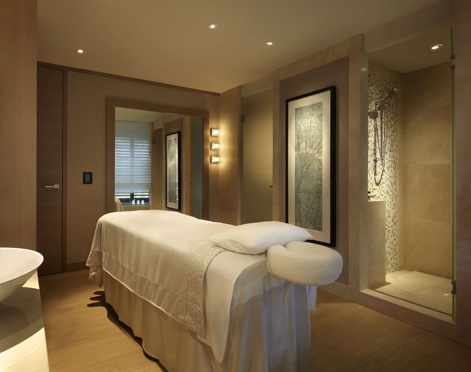 Couples treatment rooms, sauna, hot tub, steam room, body treatments