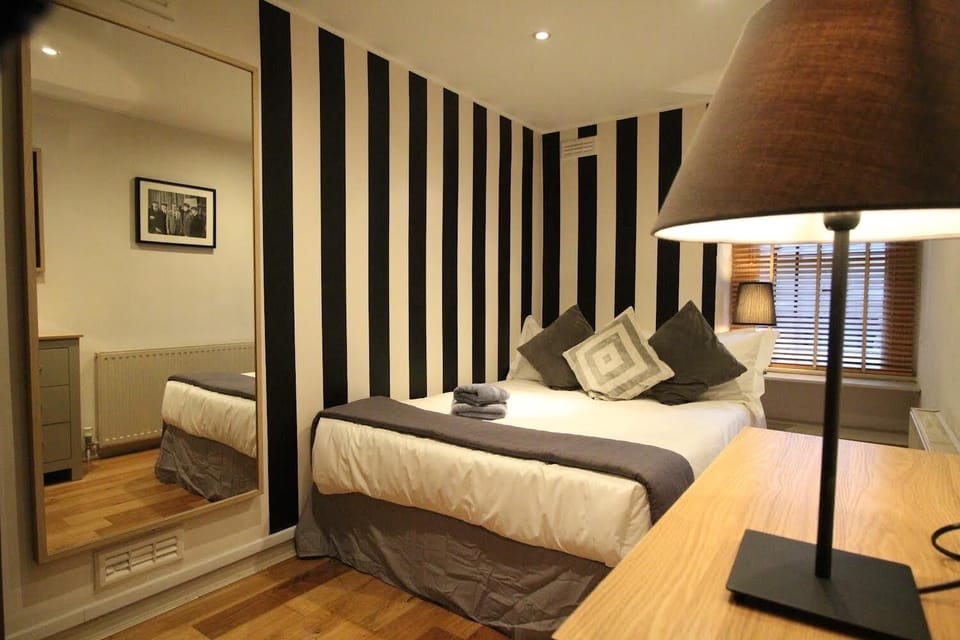 Queen bedroom
