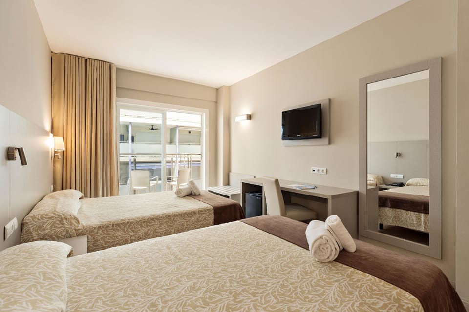 Minibar, in-room safe, desk, free WiFi