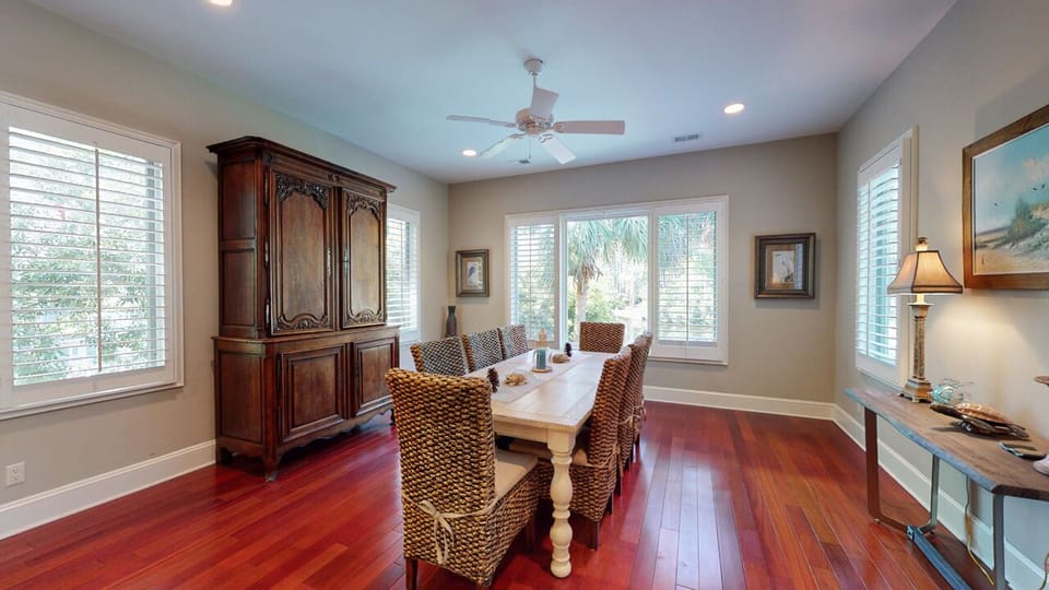 Formal Dining with Lagoon Views