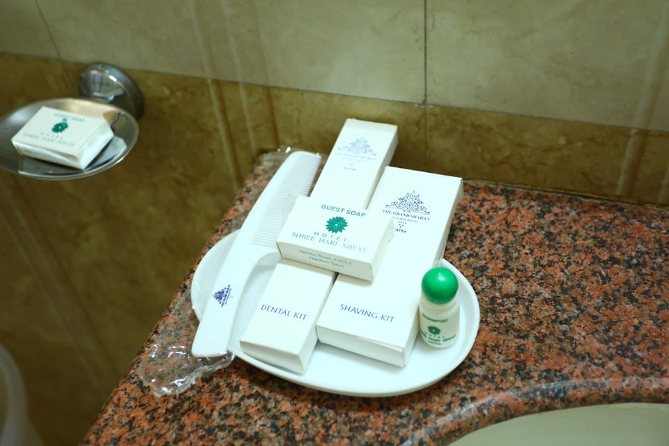 Standard Room, City View | Bathroom amenities | Shower, free toiletries