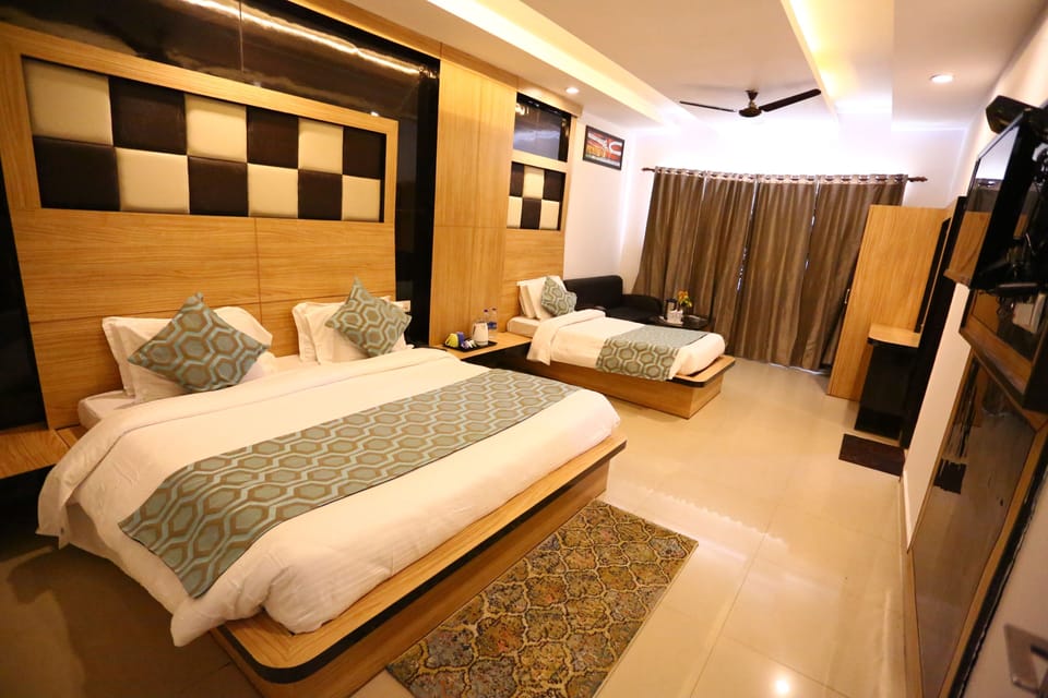 Deluxe Triple Room, Multiple Beds, Smoking, Hill View | Premium bedding, desk, soundproofing, rollaway beds