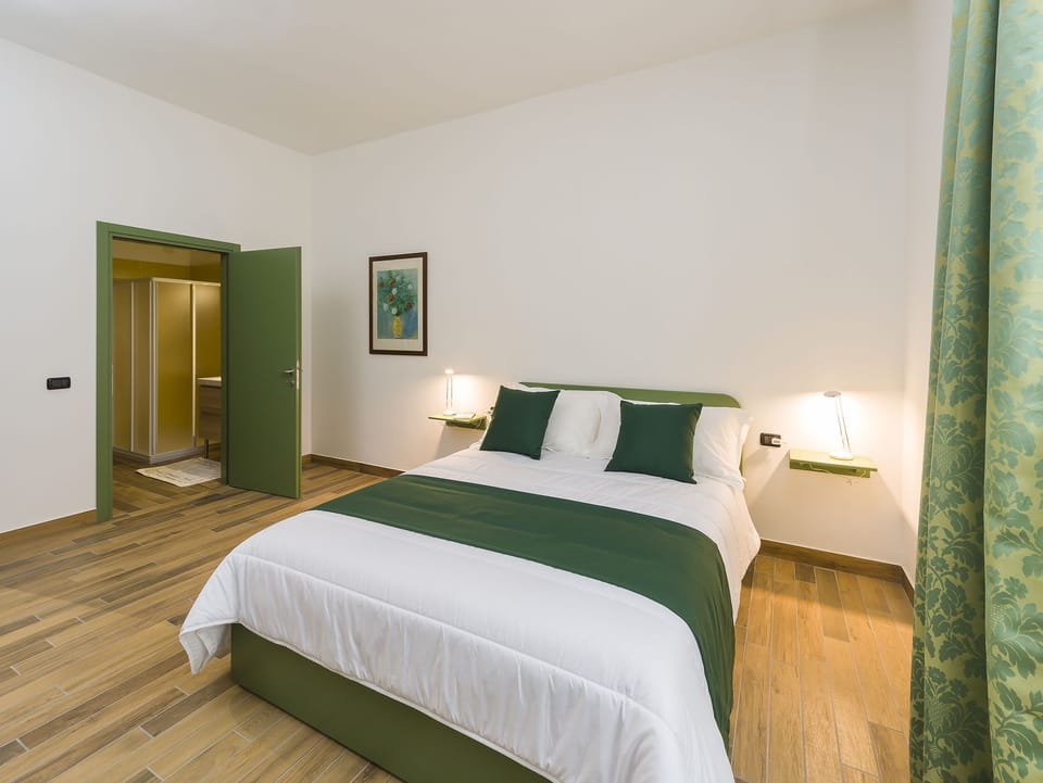 Double Room, Non Smoking, Private Bathroom | Desk, rollaway beds, free WiFi, bed sheets