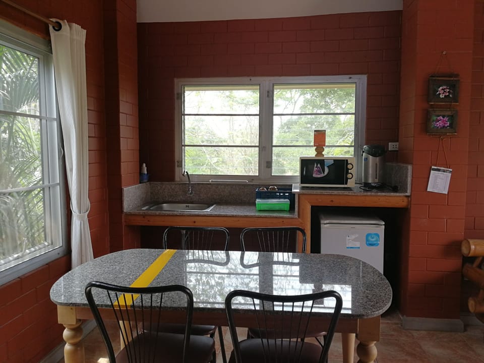 Family Bungalow | In-room dining