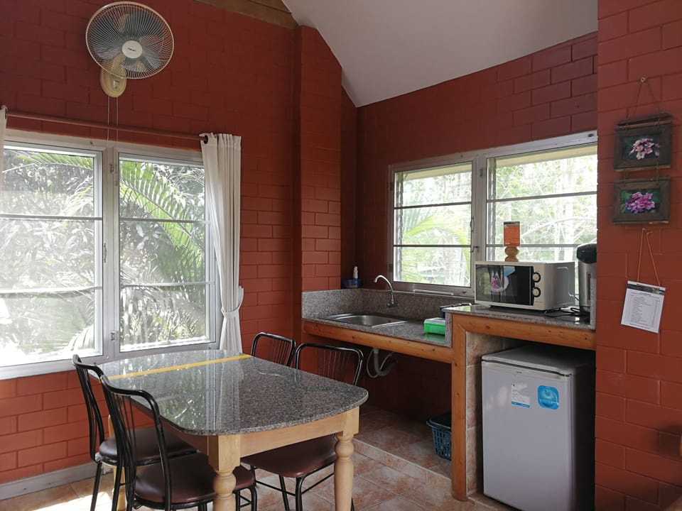 Family Bungalow | In-room dining