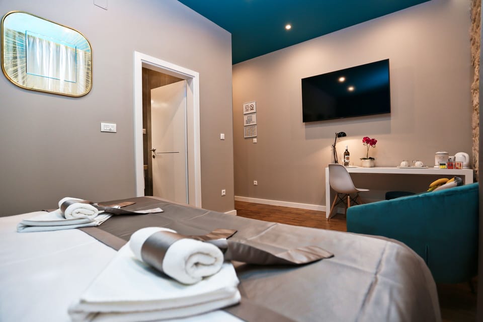 Deluxe Double or Twin Room | Premium bedding, down comforters, Select Comfort beds, minibar