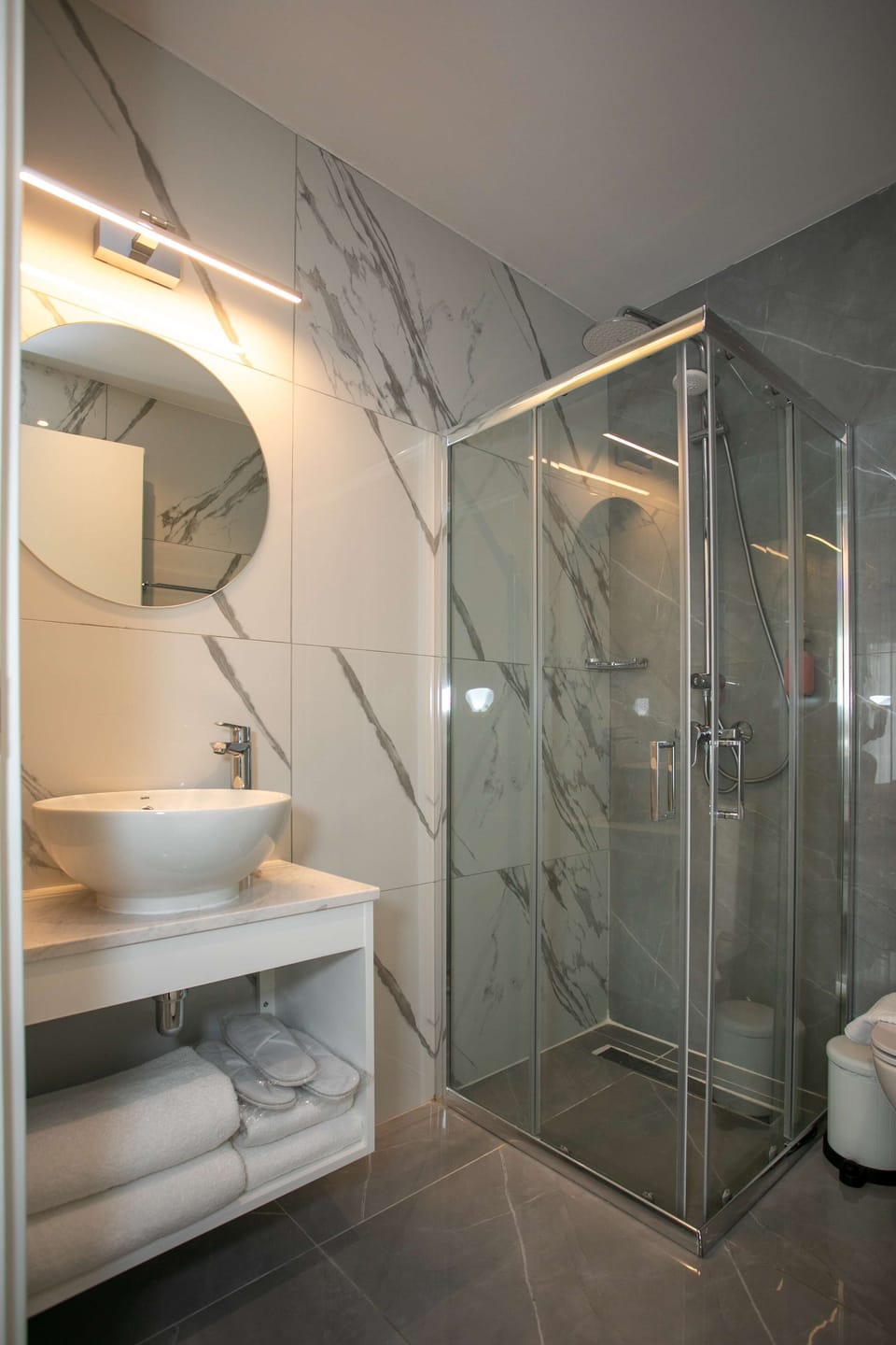 Shower, free toiletries, hair dryer, bathrobes