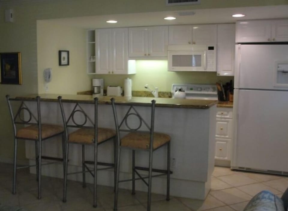 Well stocked kitchen with full-sized appliances
