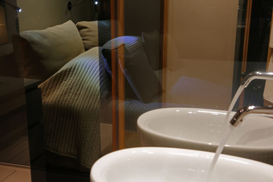 Classic Double Room, Courtyard View | Bathroom sink