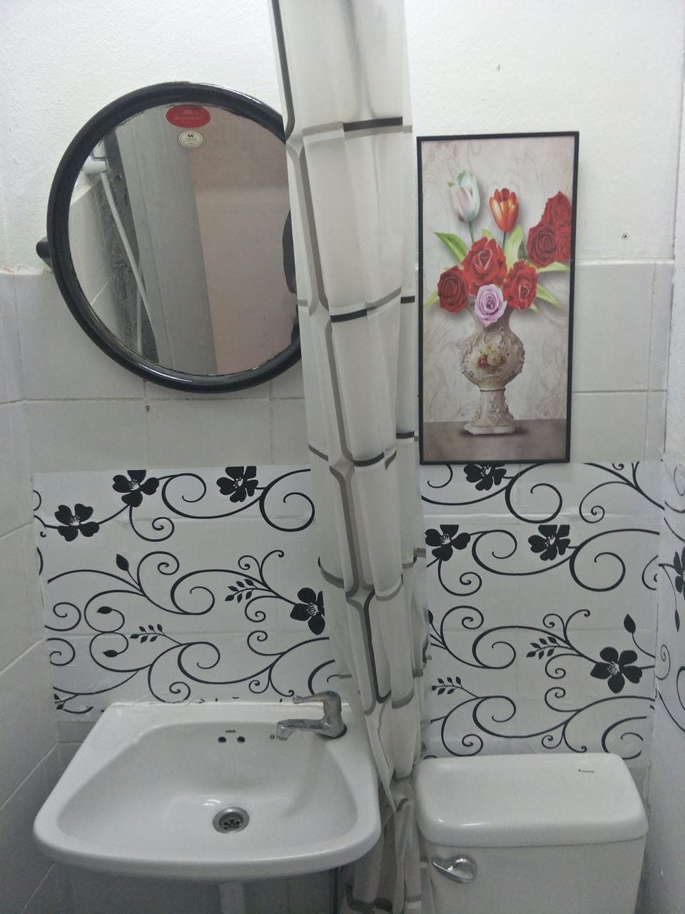 Standard Twin Room | Free minibar, individually decorated, free WiFi, bed sheets