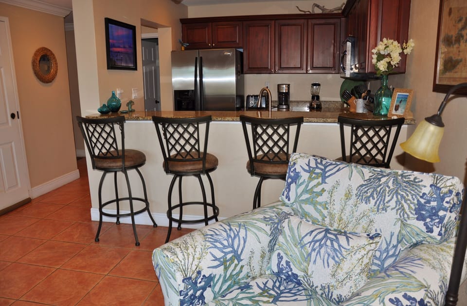  kitchen and bar