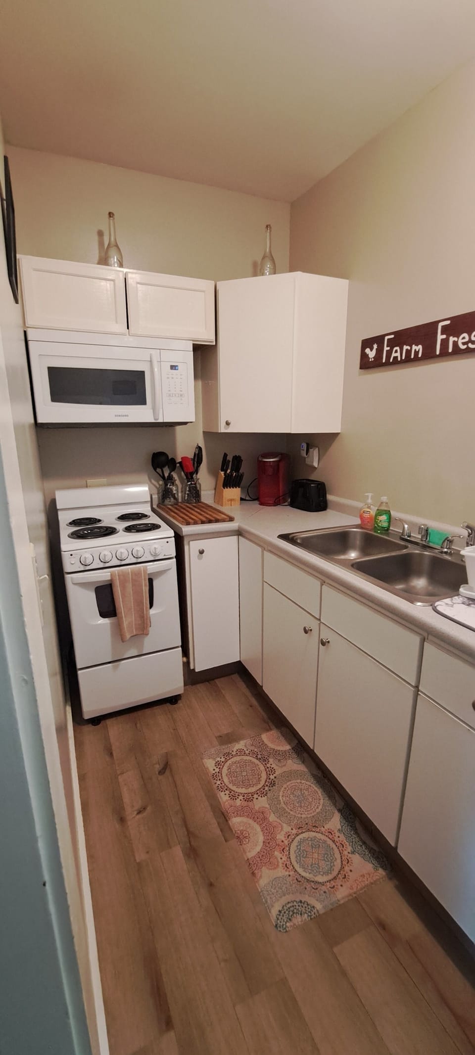 small efficiency kitchen