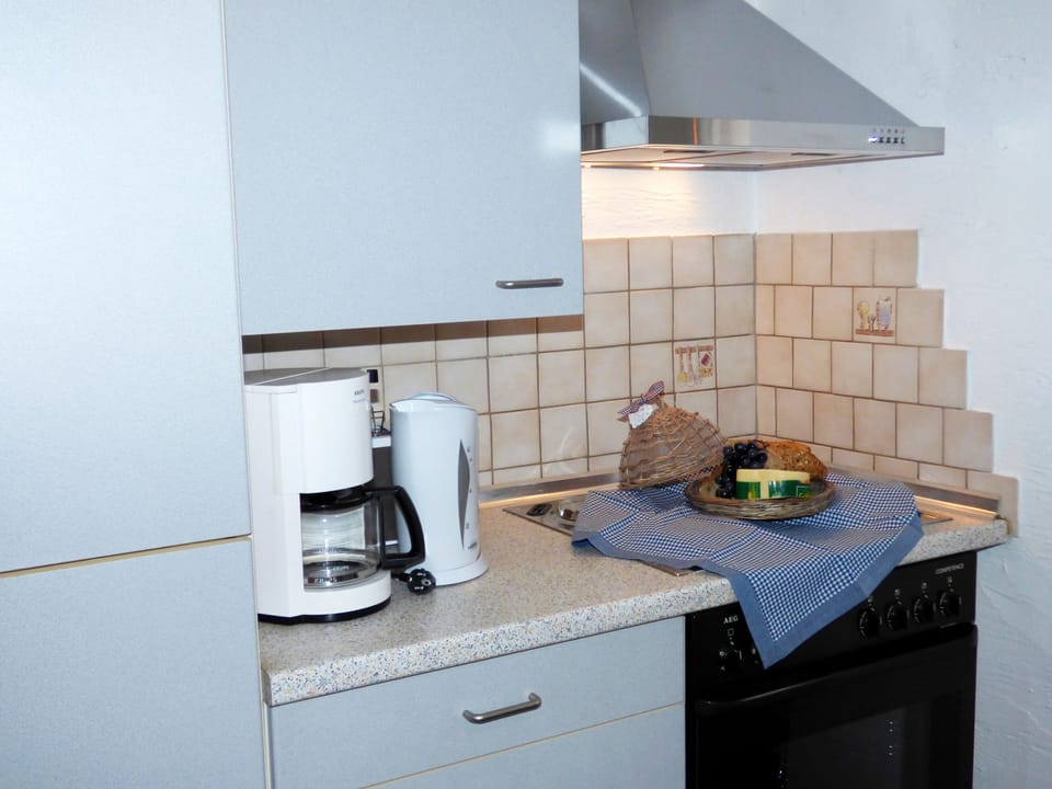 House, 3 Bedrooms | Private kitchen | Fridge, microwave, coffee/tea maker, electric kettle