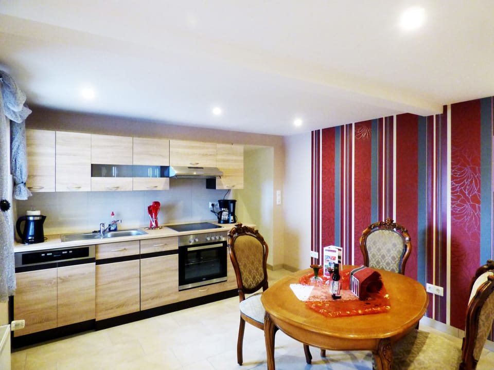 Luxury Condo, 1 Bedroom | Private kitchen | Fridge, microwave, oven, stovetop