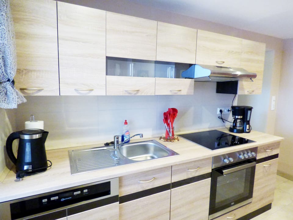 Luxury Condo, 1 Bedroom | Private kitchen | Fridge, microwave, oven, stovetop