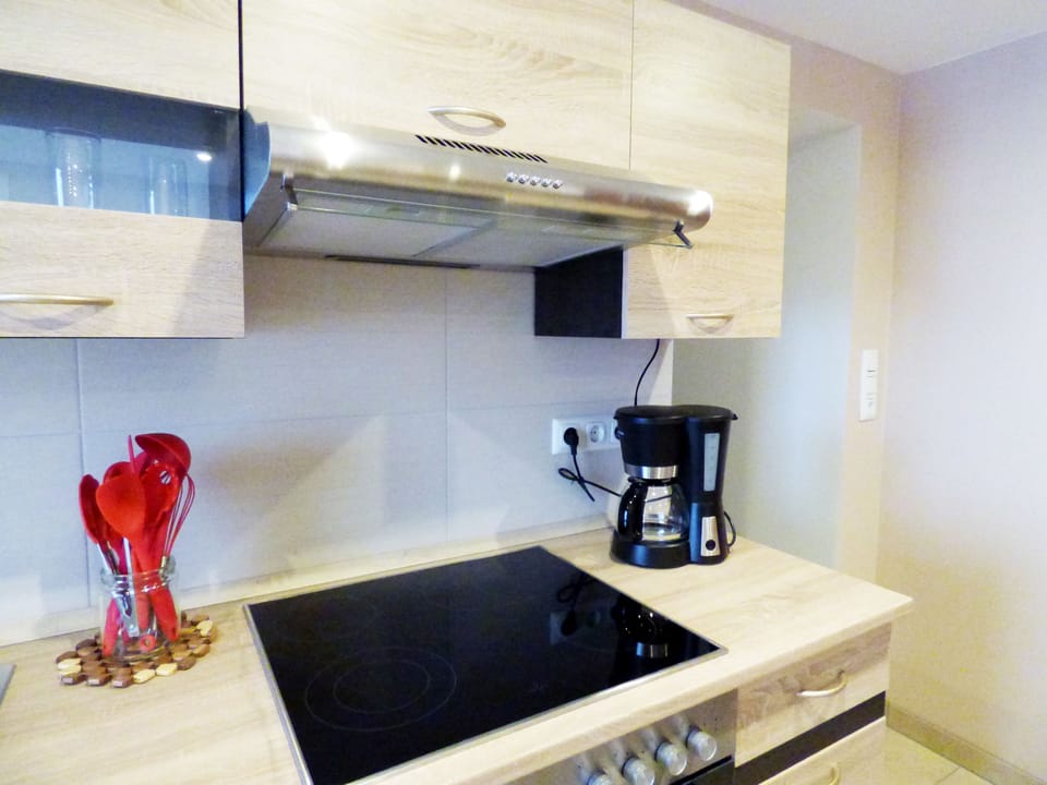 Luxury Condo, 1 Bedroom | Private kitchen | Fridge, microwave, oven, stovetop