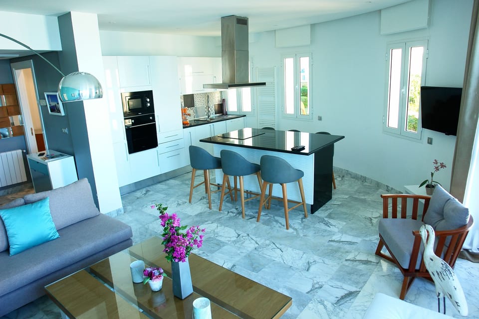 Apartment | Living area | Flat-screen TV