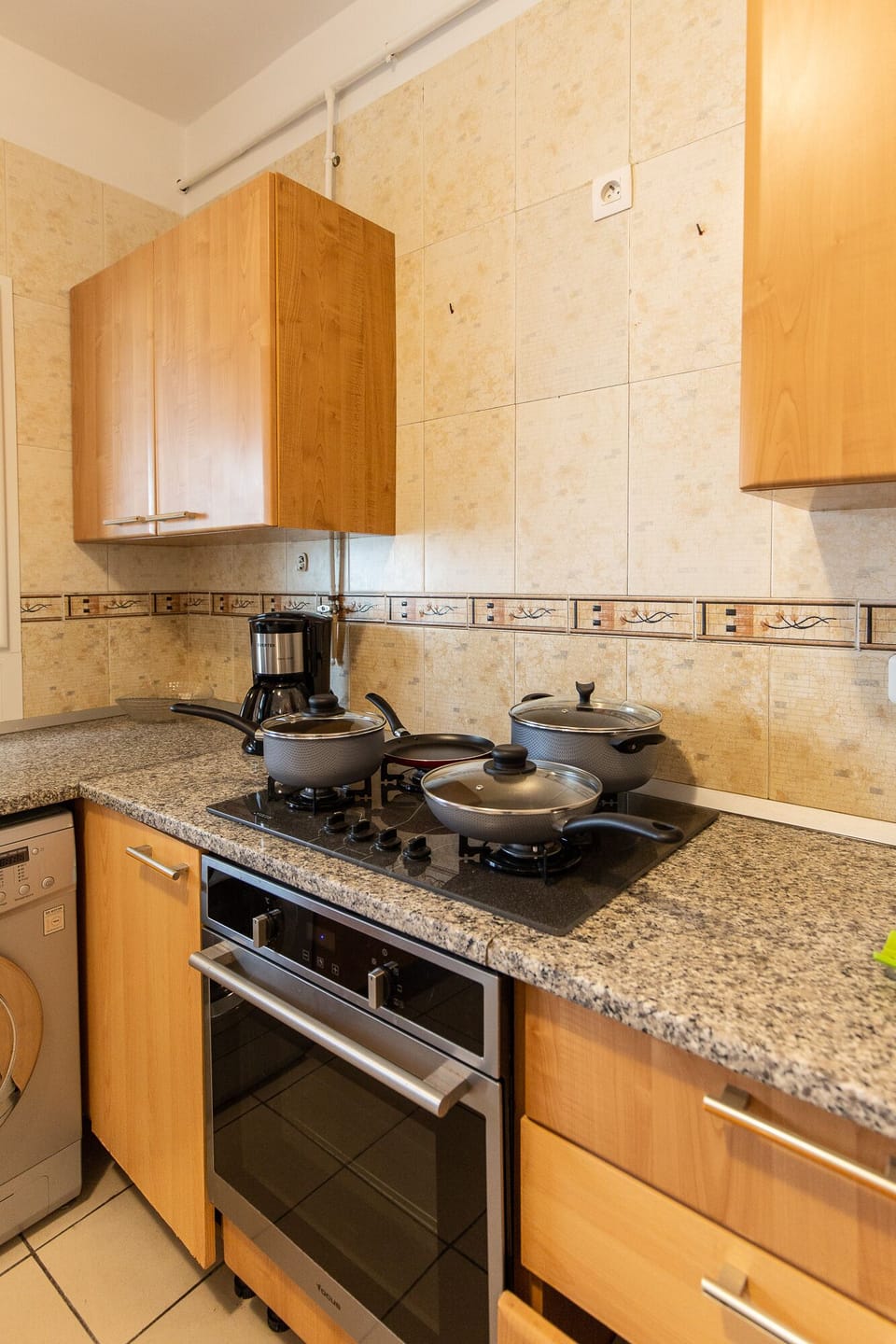 Luxury Apartment, 3 Bedrooms, Non Smoking, Lakeside | Private kitchen | Fridge, microwave, oven, stovetop