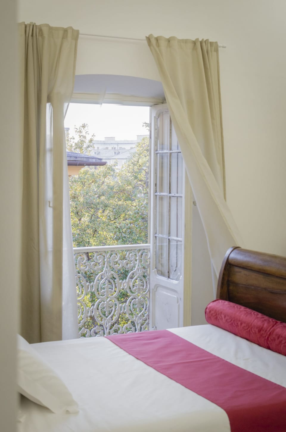Comfort Double Room | Hypo-allergenic bedding, desk, blackout drapes, iron/ironing board
