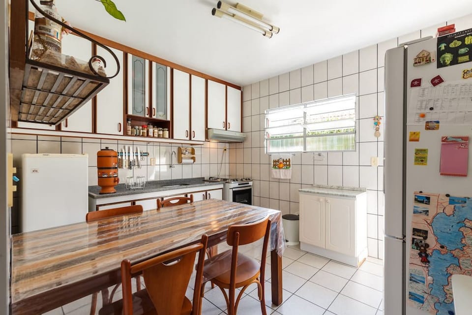 House, 4 Bedrooms | Private kitchen | Fridge, microwave, coffee/tea maker, cookware/dishes/utensils