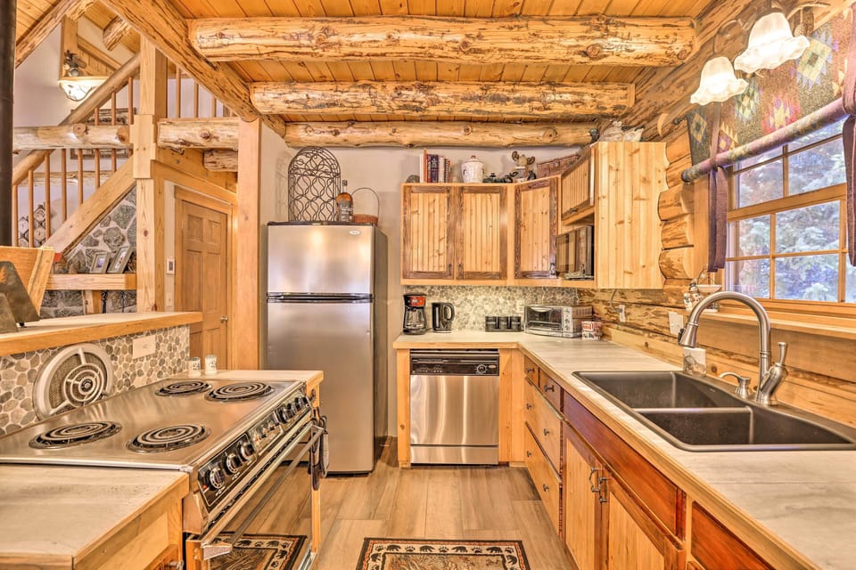 Kitchen | Equipped w/ Cooking Basics