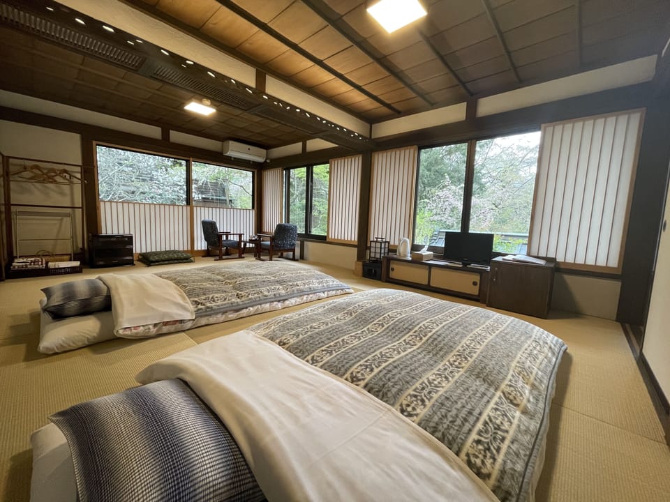 Traditional Double Room, Mountain View | Down comforters, in-room safe, desk, free WiFi