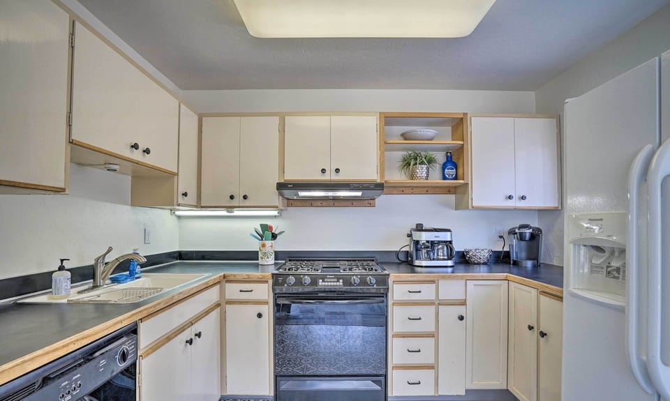 Kitchen | Dishware/Flatware