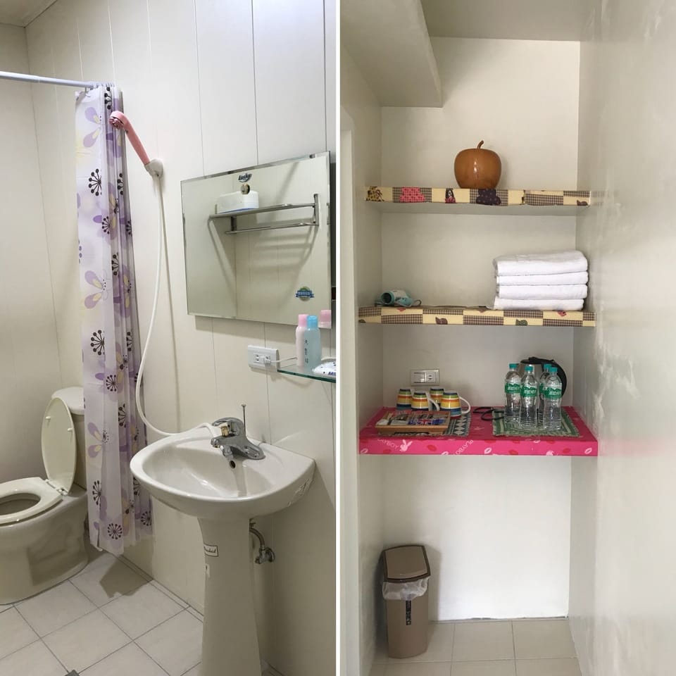 Standard Quadruple Room | Bathroom | Shower, towels