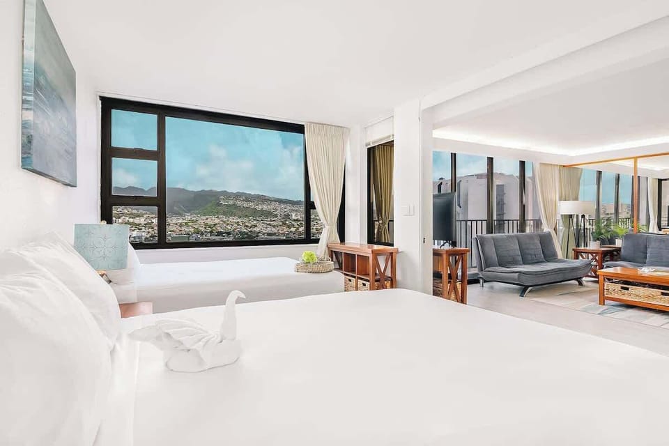 You can have a restful sleep in your bedroom with 2 queen-size beds. Plus, a beautiful mountain view.