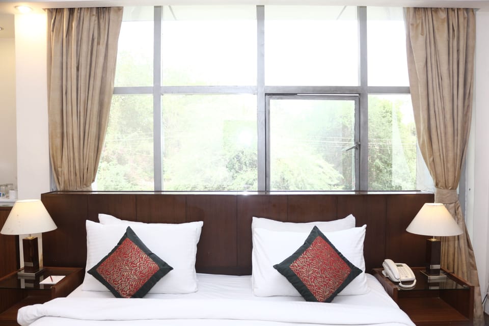 Super Deluxe | Premium bedding, minibar, in-room safe, desk