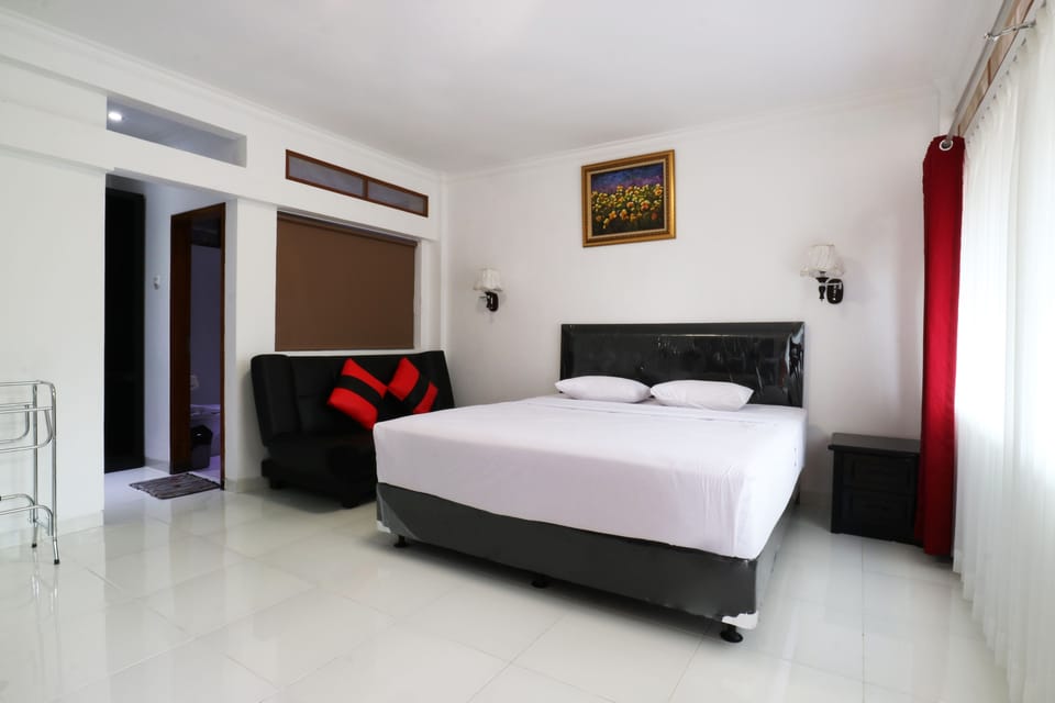 Executive Room | Desk, free WiFi, bed sheets