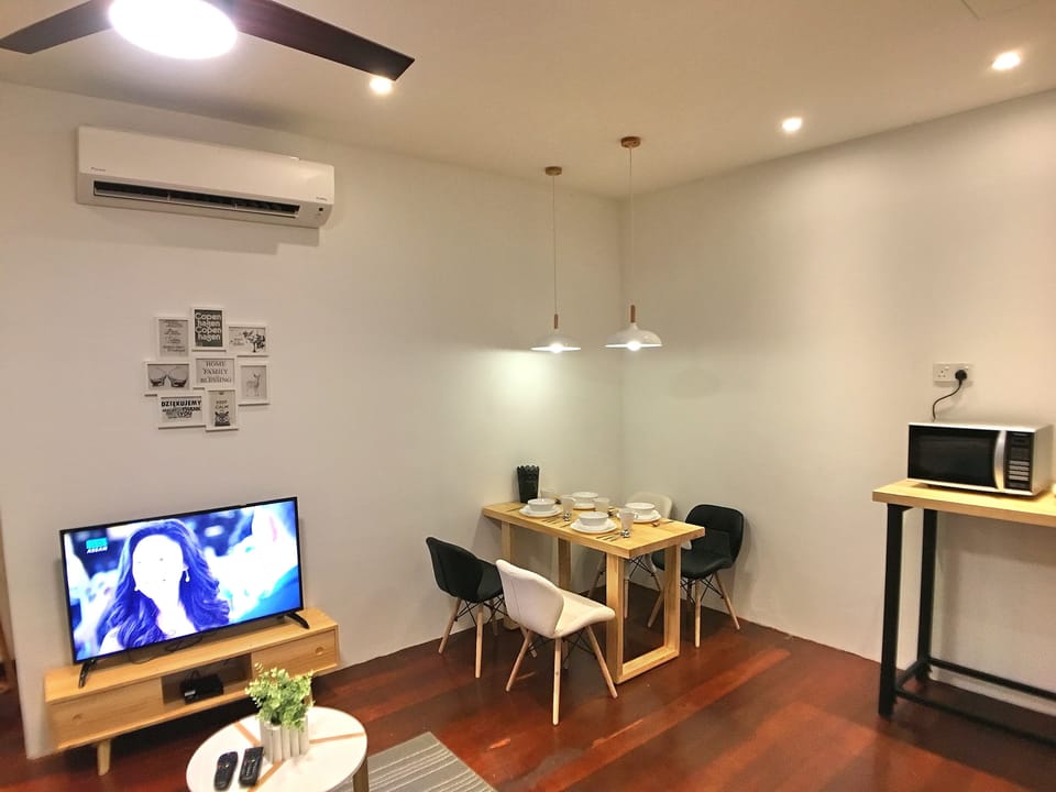 Room, 2 Bedrooms | In-room dining