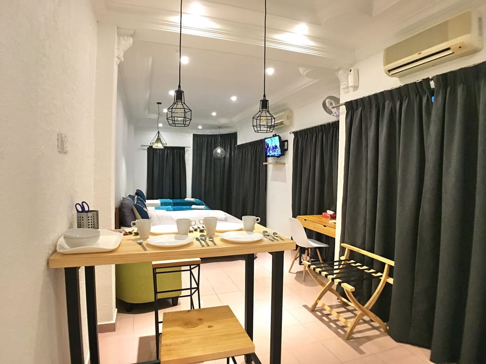 Deluxe House, 1 Bedroom | 1 bedroom, desk, blackout drapes, iron/ironing board