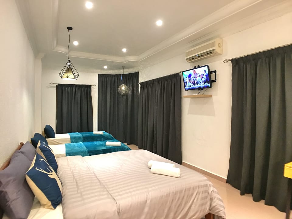 Deluxe House, 1 Bedroom | 1 bedroom, desk, blackout drapes, iron/ironing board