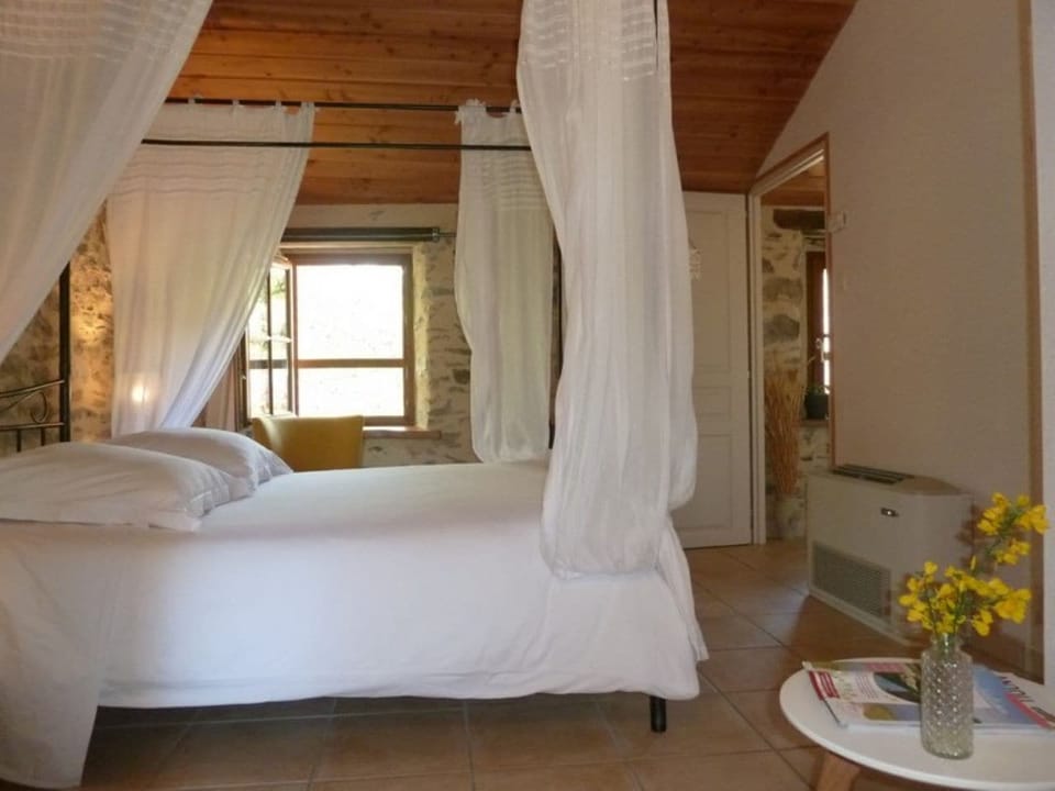 Standard Double Room, Private Bathroom, Garden View (GRAIN DE FOLIE) | Premium bedding, individually decorated, individually furnished