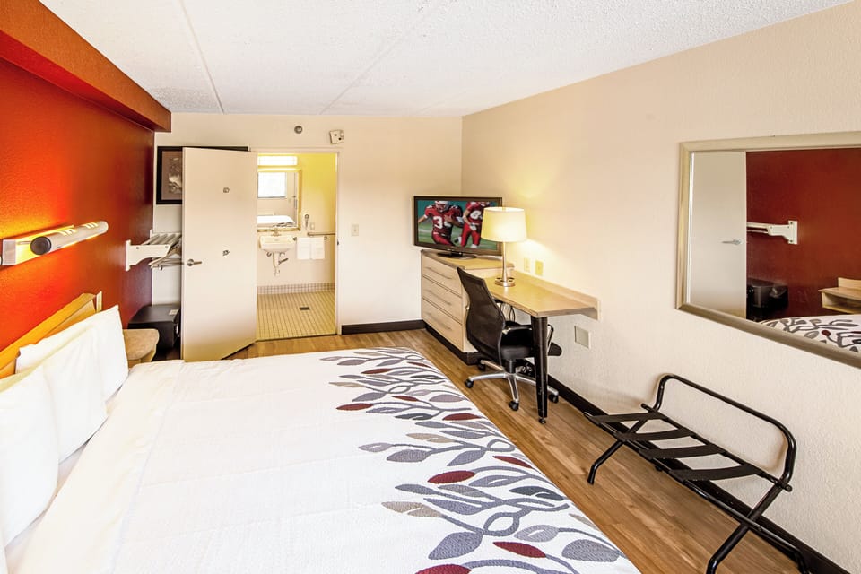Desk, laptop workspace, cribs (free), WiFi (free)