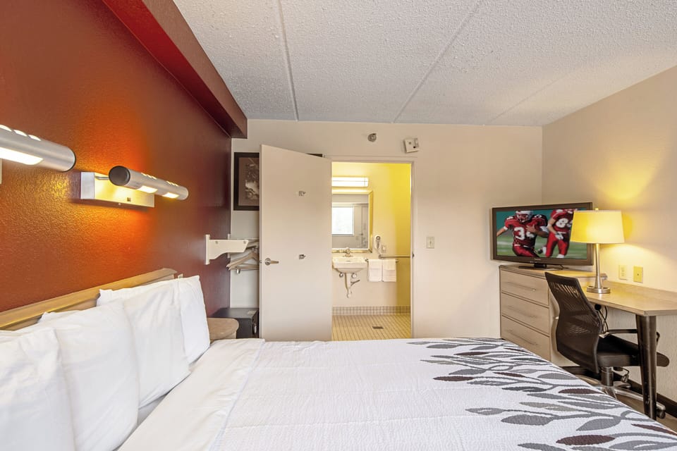 Desk, laptop workspace, cribs (free), WiFi (free)
