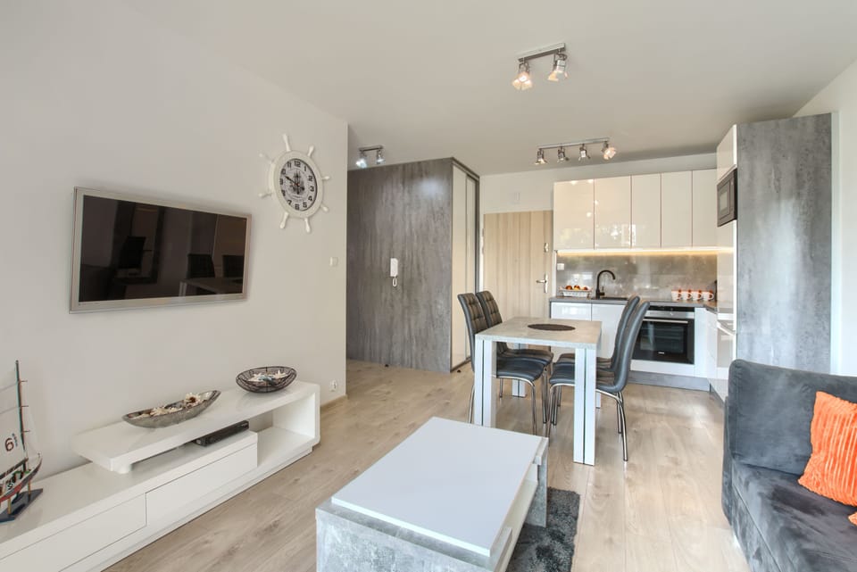 Deluxe Apartment | 1 bedroom, premium bedding, blackout drapes, iron/ironing board