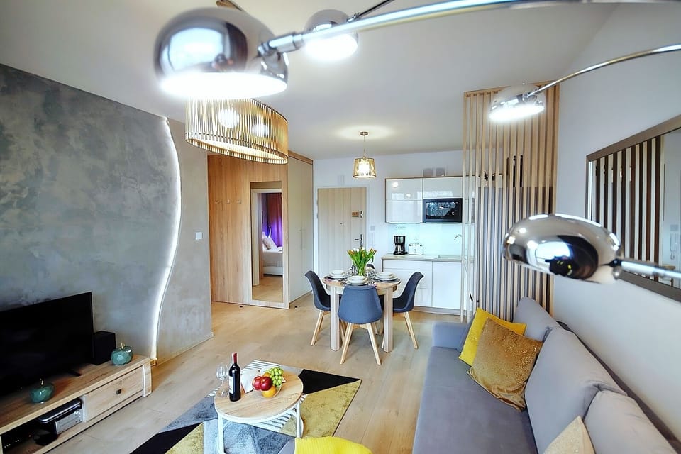 Deluxe Apartment | 1 bedroom, premium bedding, blackout drapes, iron/ironing board