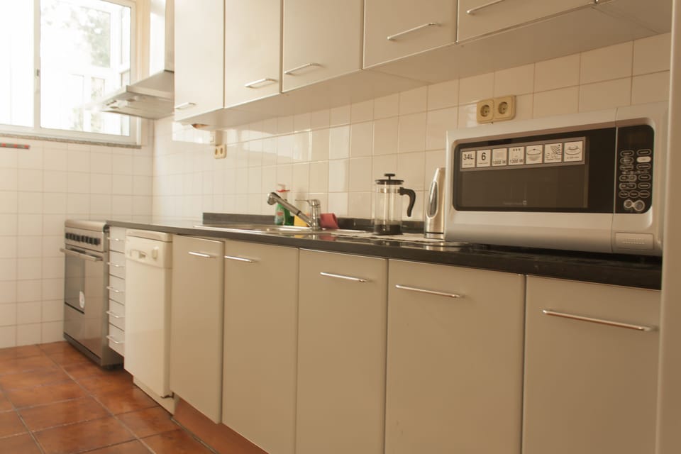 House, 4 Bedrooms | Private kitchen | Fridge, microwave, coffee/tea maker, highchair