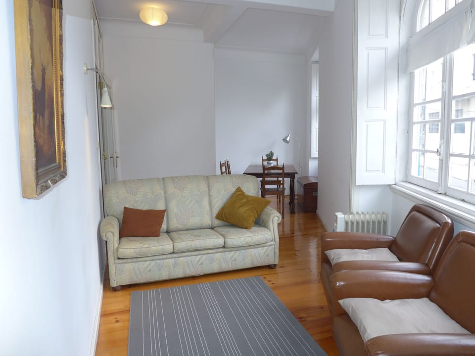 House, 4 Bedrooms | Living room | TV