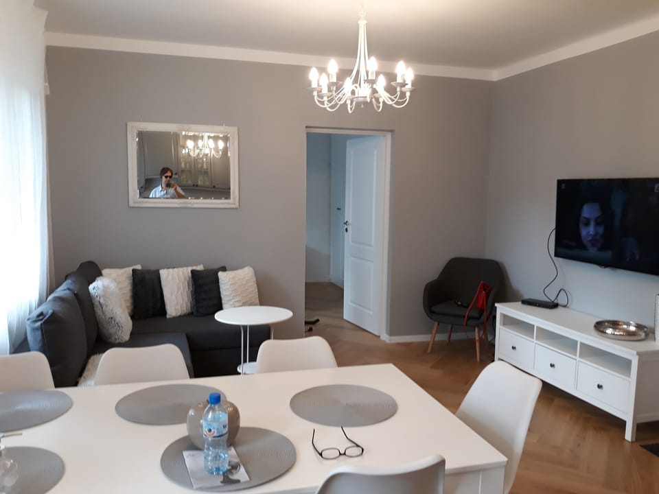 Apartment, 2 Bedrooms | In-room dining