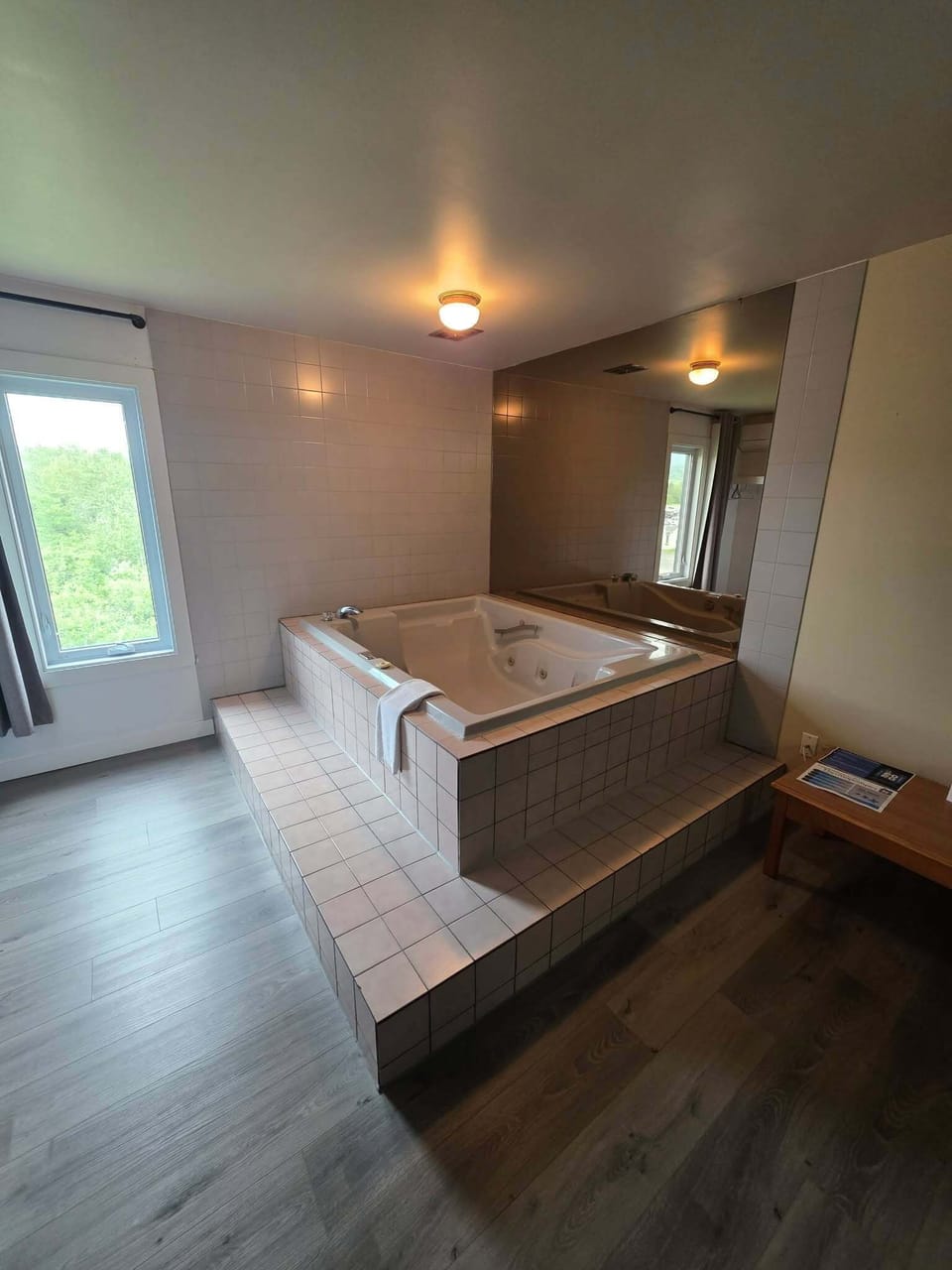 Deluxe Room | Bathroom | Shower, free toiletries, hair dryer, towels