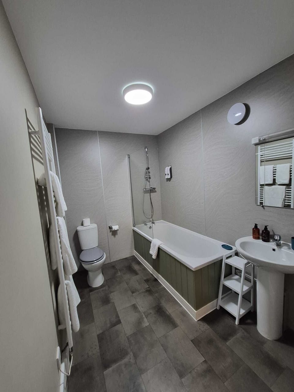 Superior Cabin, Accessible, Ensuite (Ground Floor) | Bathroom