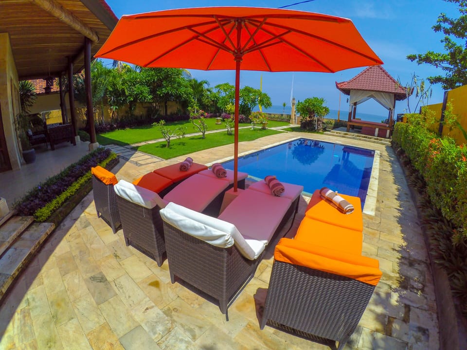 Absolutely beachfront and private: pool, garden and everything else just for you