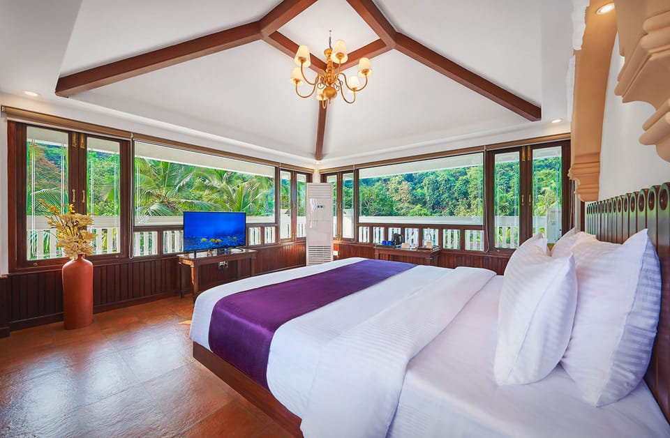 Luxury Rooftop, 1 King Bed, Jetted Tub | 1 bedroom, pillowtop beds, laptop workspace, blackout drapes