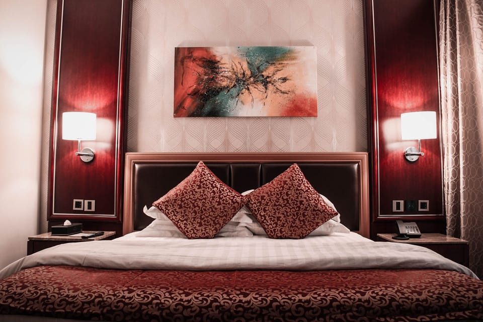 Deluxe Single Room, 1 King Bed | Street view