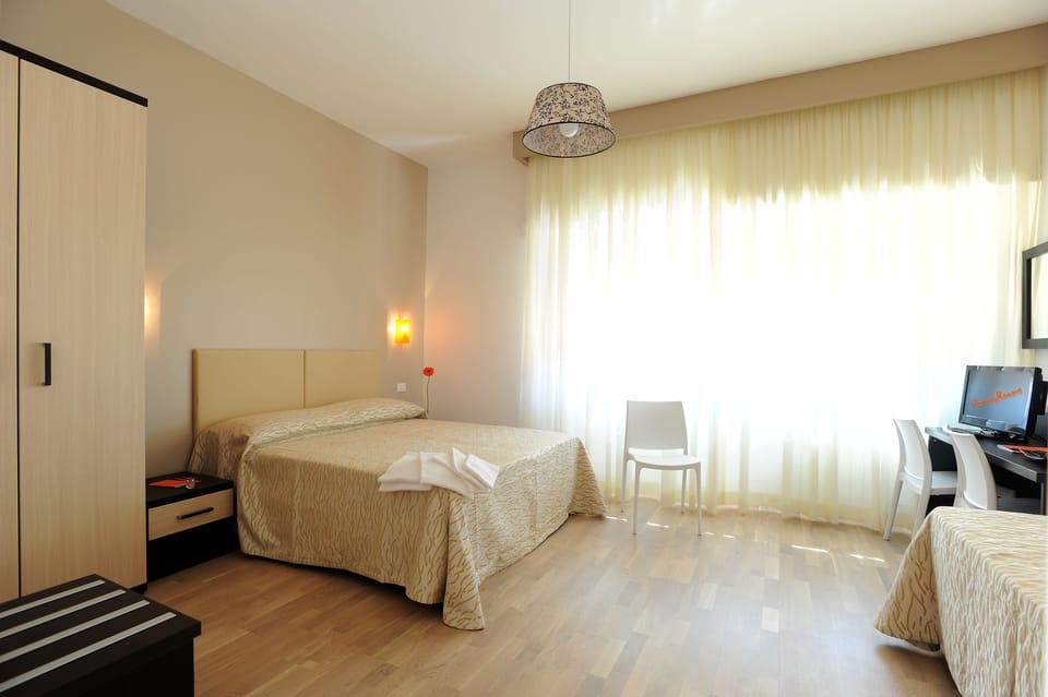 Triple Room | Desk, WiFi (free)