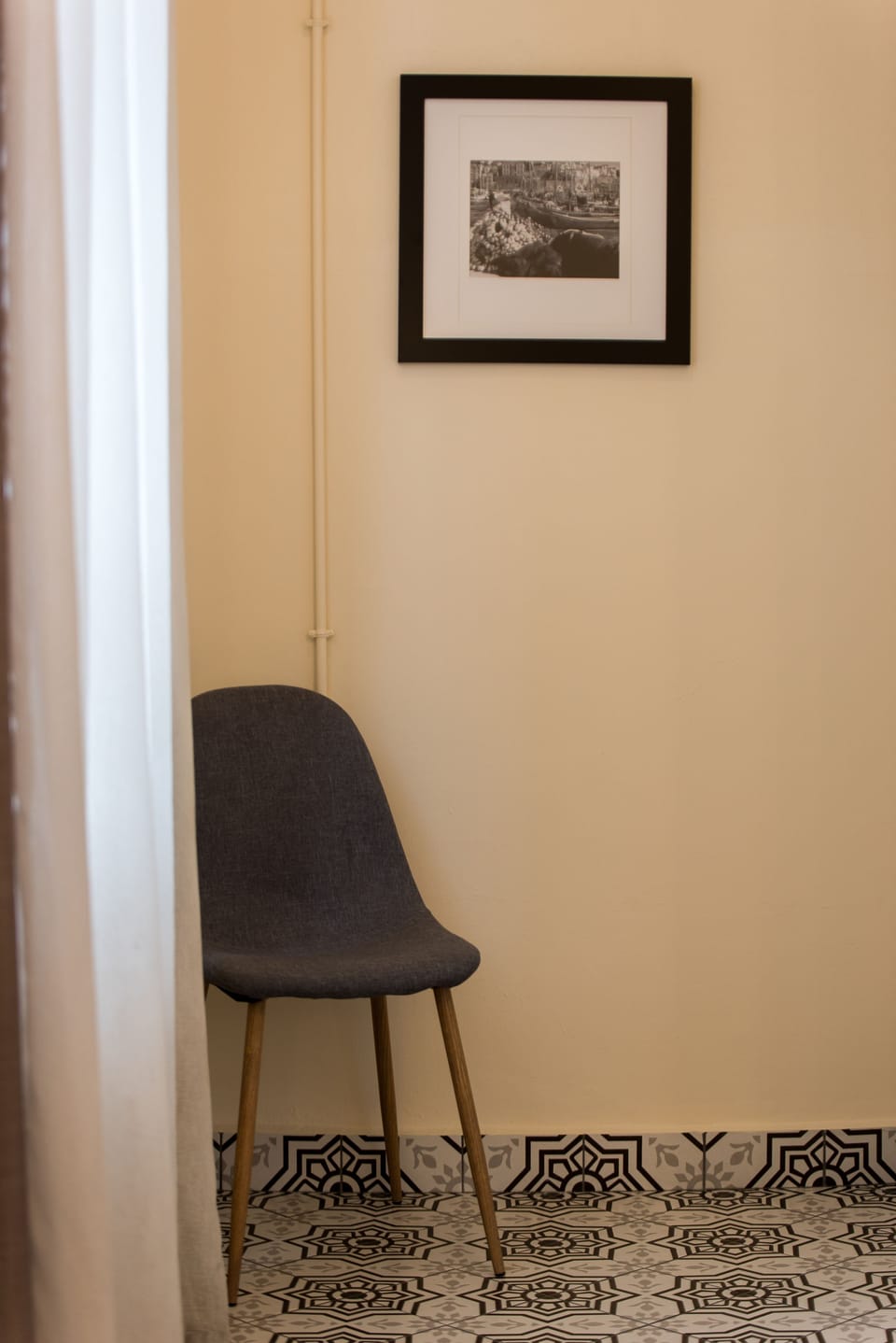 Superior Double Room | Minibar, in-room safe, desk, blackout drapes